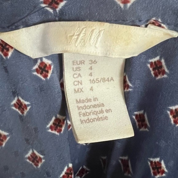 H&M long sleeve V-neck diamond print blouse top size 4 - Picture 5 of 6